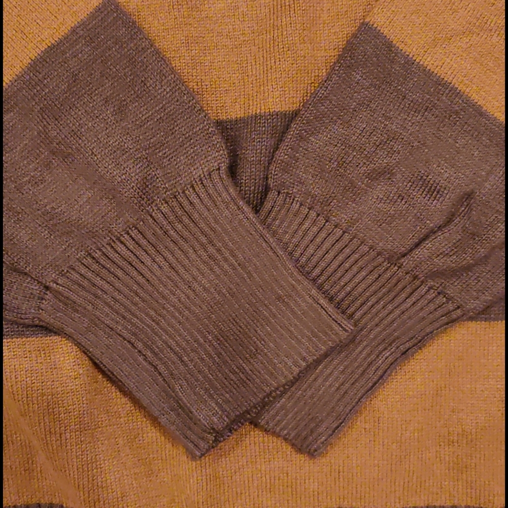 Sweater - Picture 3 of 3